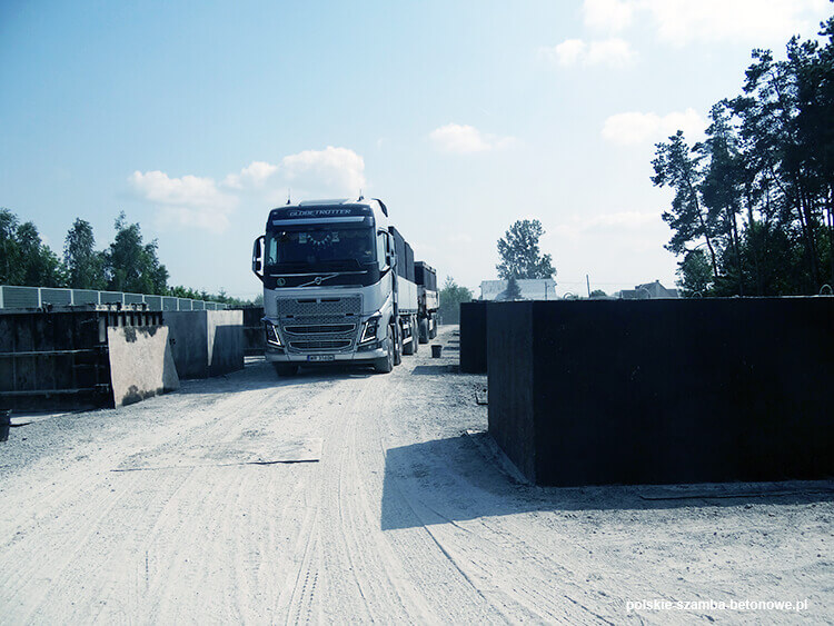 Transport szamb betonowych  w Tuliszkowie